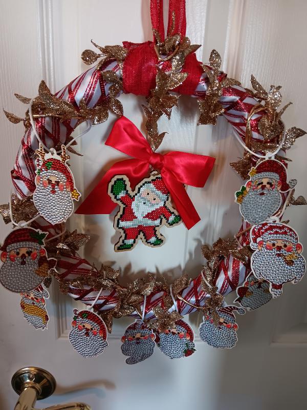 
Santa wreath with ribbon, gold leaves, and diamond art santas